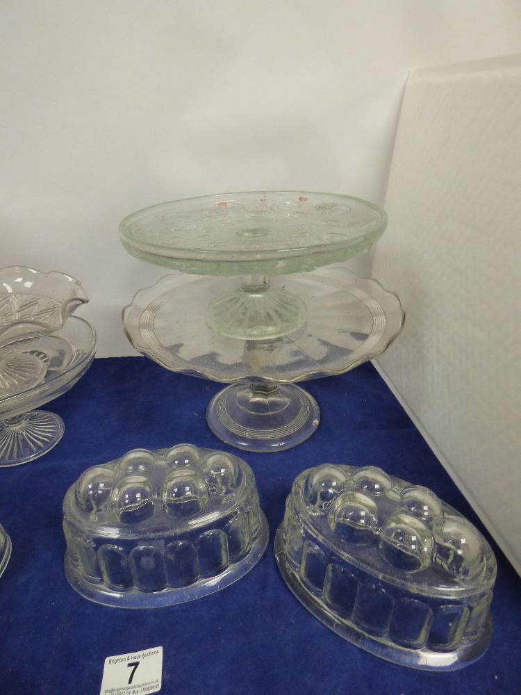 ASSORTED GLASS ITEMS, INCLUDING THREE JELLY MOLDS, FRUIT BOWLS ETC - Image 3 of 3