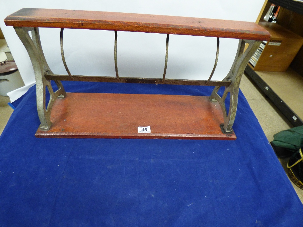 A 20TH CENTURY FRENCH WOOD AND METAL PAPER CUTTER, PLAQUE TO FRONT READS “DER PAPIERS ET FERON ET