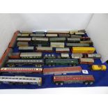 QUANTITY OF ASSORTED MODEL RAILWAY CARRIAGES, INCLUDING EXAMPLES FLEISCHMANN AND MARKLIN