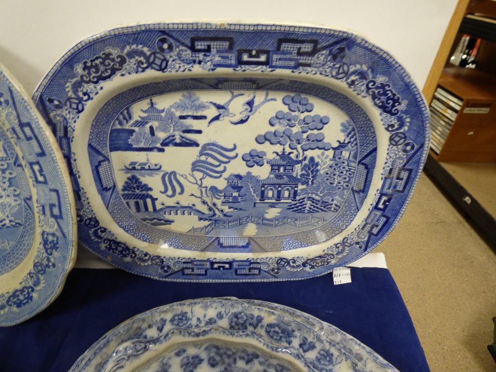 AN ASSORTMENT OF BLUE AND WHITE CERAMICS, INCLUDING TWO LIDDED TUREENS, MEAT PLATES ETC, ONE OF - Image 3 of 6