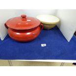 A TG GREEN CERAMIC MIXING BOWL, 30.5CM DIAMETER AND A LARGE RED LIDDED CERAMIC COOKING POT