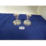 A PAIR OF 925 SILVER SQUAT CANDLESTICKS, FILLED BASES, 8CM HIGH, 224G