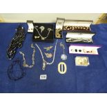 QUANTITY OF ASSORTED COSTUME JEWELLERY, SOME BOXED