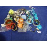 COLLECTION OF ASSORTED COSTUME JEWELLERY INCLUDING NECKLACES, BRACELETS ETC
