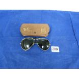 A PAIR OF VINTAGE RAY BAN LARGE METAL DRIVING CHROMAX AVIATOR’S, GOLD FRAMES, B&L CHROMAX LENSES C.