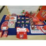 QUANTITY OF ARSENAL RELATED COLLECTIBLES, INCLUDING NODDING DOG, SOFT TOYS, METAL SIGNS AND MORE