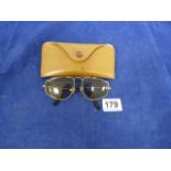 A RARE PAIR OF VINTAGE RAY BAN FUGITIVES MODIFIED AVIATOR SUNGLASSES, W1958, B&L GOLD FRAME WITH