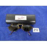 A PAIR OF VINTAGE RAY BAN B&L USA TORTOISESHELL OVAL CHEYENNE III SUNGLASSES, GOLDEN FRAME DETAIL