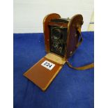 A VOIGTLANDER BRILLIANT CAMERA IN ORIGINAL CASE