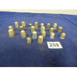 A COLLECTION OF ASSORTED THIMBLES, INCLUDING 16 SILVER EXAMPLES, TOTAL WEIGHT 73G