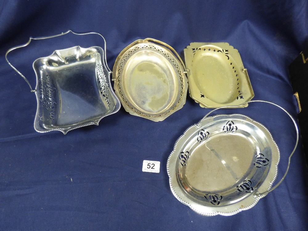 A LARGE BOX OF MIXED SILVER PLATED ITEMS INCLUDING CANDELABRA AND SPOONS - Image 6 of 6