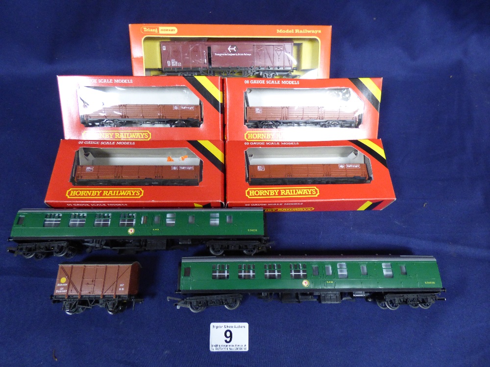 HORNBY /TRIANG OO GAUGE RAILWAY WAGONS AND CARS. SOME BOXED