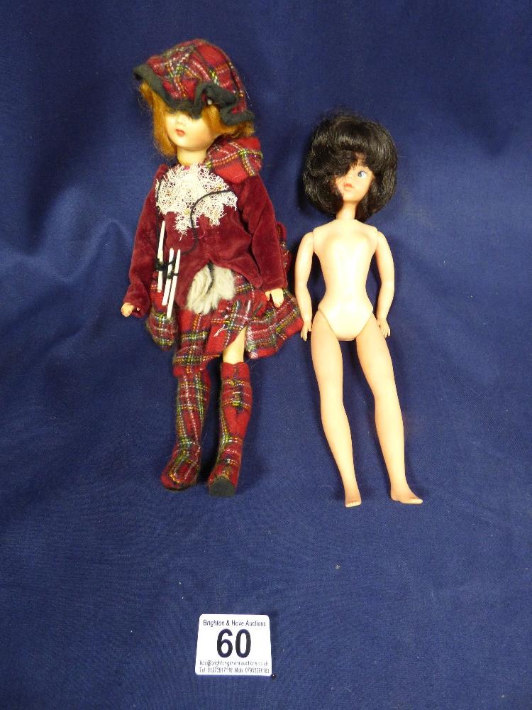 COLLECTION OF ASSORTED VINTAGE DOLLS OF VARYING SHAPES AND SIZES - Image 4 of 4