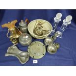 MIXED BOX OF COLLECTIBLES INCLUDING VARIOUS PEWTER ITEMS, ART POTTERY WATER BOWL AND JUG, A LARGE