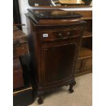 EDWARDIAN CABINET WITH DRAWER IN MAHOGANY ON BALL AND CLAW FEET