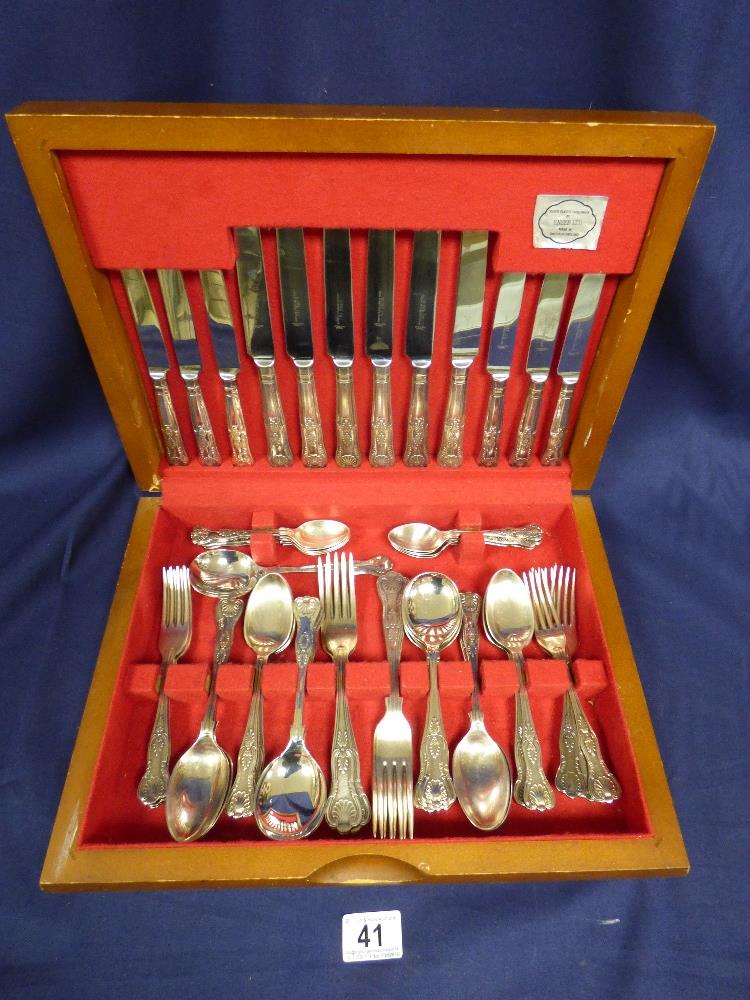 A WOODEN CANTEEN OF SILVER PLATED CUTLERY BY ENSEE LTD OF SHEFFIELD