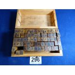 A VINTAGE ALPHABET & NUMBERS & SYMBOLS PRINTING BOX SET IN WOODEN BOX, EACH MEASURING 9X12X40MM,