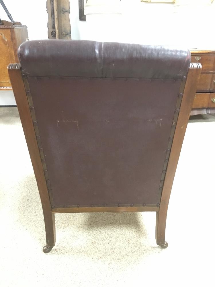 EDWARDIAN BROWN LEATHER BUTTON BACK CHAIR ON ORIGINAL CASTORS - Image 3 of 4