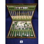 AN OAK BOXED CANTEEN OF CUTLERY BY RICHARDSON AND BINNEY LTD OF SHEFFIELD