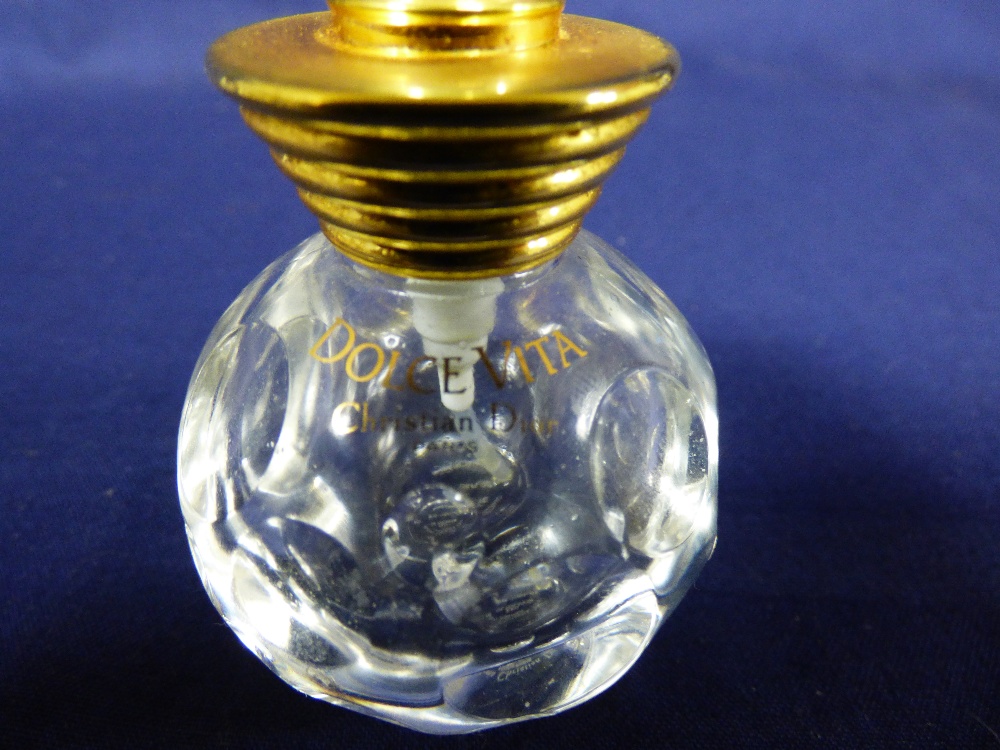 COLLECTION OF ATOMISERS AND PERFUME BOTTLES - Image 34 of 58