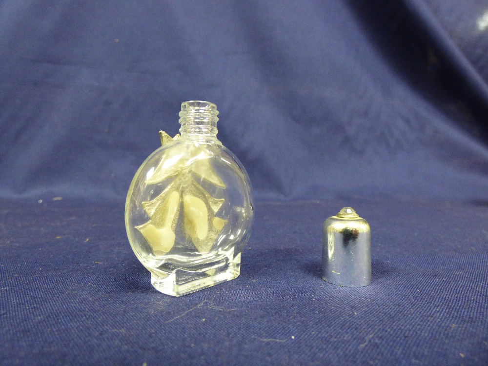 COLLECTION OF ATOMISERS AND PERFUME BOTTLES - Image 23 of 58