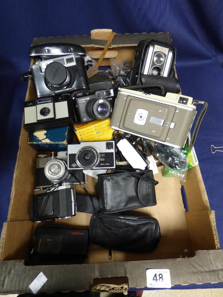 THREE BOXES OF CAMERA'S/CAMCORDERS AND ACCESSORIES - Image 3 of 4