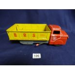 A VINTAGE MARX TOYS TIPPER TRUCK, 32CM IN LENGTH