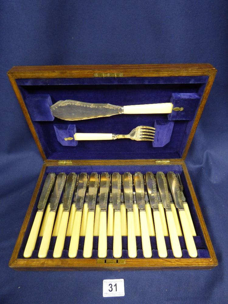 BOXED VINTAGE CANTEEN OF CUTLERY BY THOMAS TURNER