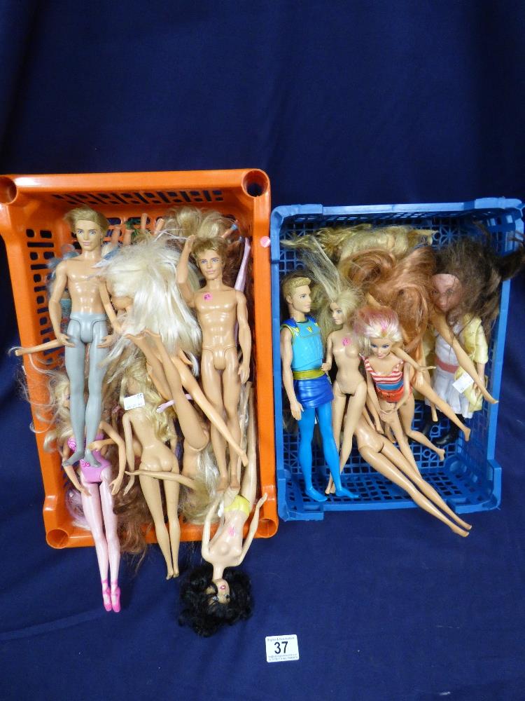 A COLLECTION OF MAINLY BARBIE DOLLS