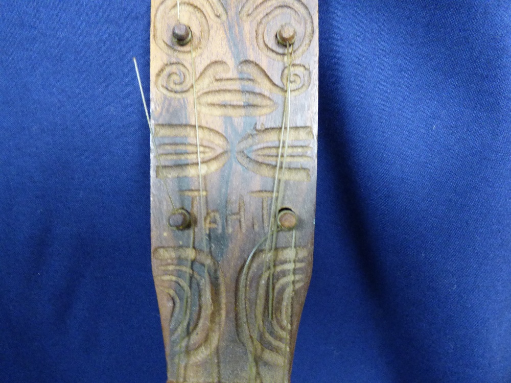 A DOUBLE SIDED AFRICAN TRIBAL DRUM WITH PEA’S INSIDE WHICH RATTLE WHEN MOVED, 43CM HIGH, TOGETHER - Image 4 of 10