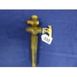 AN UNUSUAL VINTAGE BRASS BEER BARREL KEG TAP, MADE IN BURTON ON TRENT, 19.5CM LONG