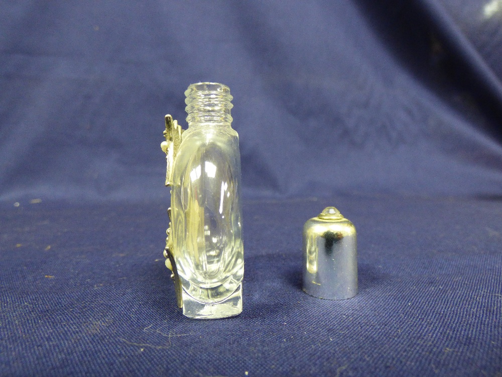 COLLECTION OF ATOMISERS AND PERFUME BOTTLES - Image 24 of 58