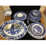 A LARGE QUANTITY OF BLUE AND WHITE DINNER RELATED CERAMICS, MOST BEING OLD WILLOW PATTERN