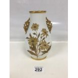 A GRAINGERS WORCESTER PORCELAIN CREAM AND GILT TWIN HANDLED VASE, 20.5CM HIGH