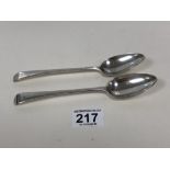 A PAIR OF GEORGE III SILVER DESSERT SPOONS, HALLMARKED LONDON 1799 BY GEORGE BURROWS, 75G