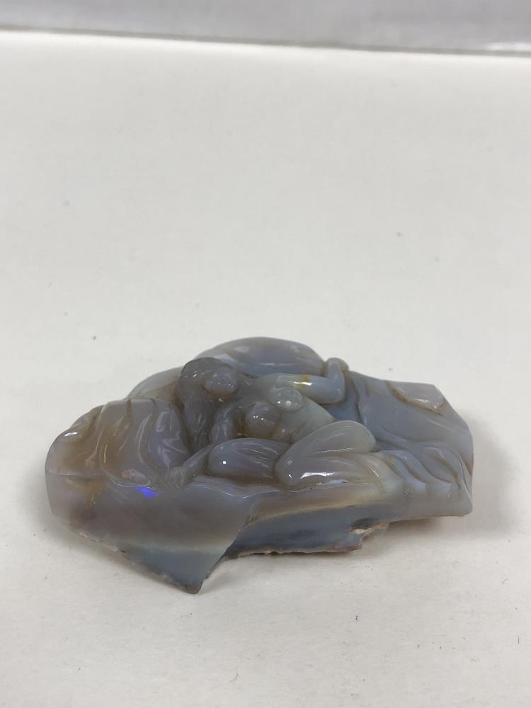 AN UNUSUAL CARVED OPAL STONE FIGURE OF A NUDE LADY, 6.5CM BY 5CM - Image 3 of 3