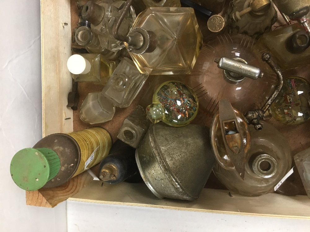 COLLECTION OF VINTAGE GLASS PERFUME BOTTLES AND ATOMIZERS, VARIOUS SHAPES AND SIZES - Image 4 of 12