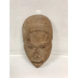 A LARGE CARVED AFRICAN TRIBAL MASK, APPROX 50CM LONG