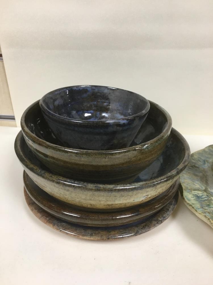 COLLECTION OF ART POTTERY ITEMS, INCLUDING VASE, BOWLS AND MORE - Image 2 of 11