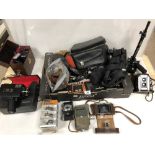 A LARGE MIXED LOT OF CAMERAS AND RELATED ITEMS, INCLUDING KODAK RETINA, BDB SLIDE COPIER AND MUCH