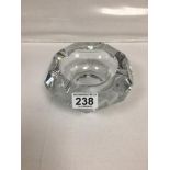 A BACCARAT CRYSTAL GLASS ASH TRAY BOWL, 17CM DIAMETER