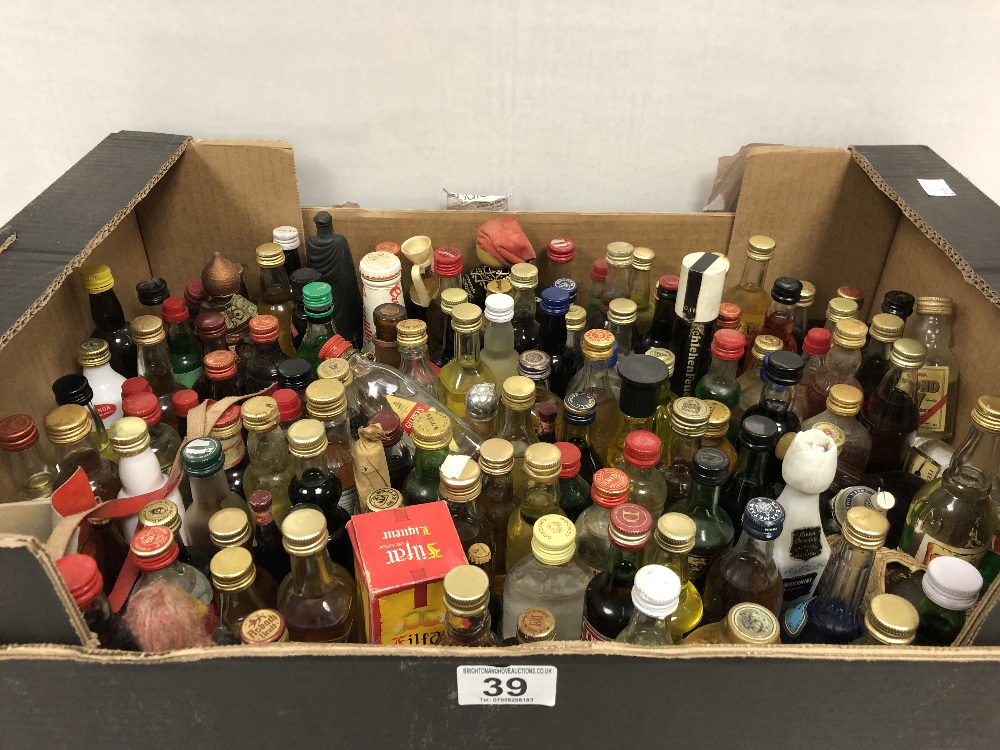 A LARGE COLLECTION OF ALCOHOL MINIATURES, INCLUDING GIN'S, RUM, WHISKY ETC