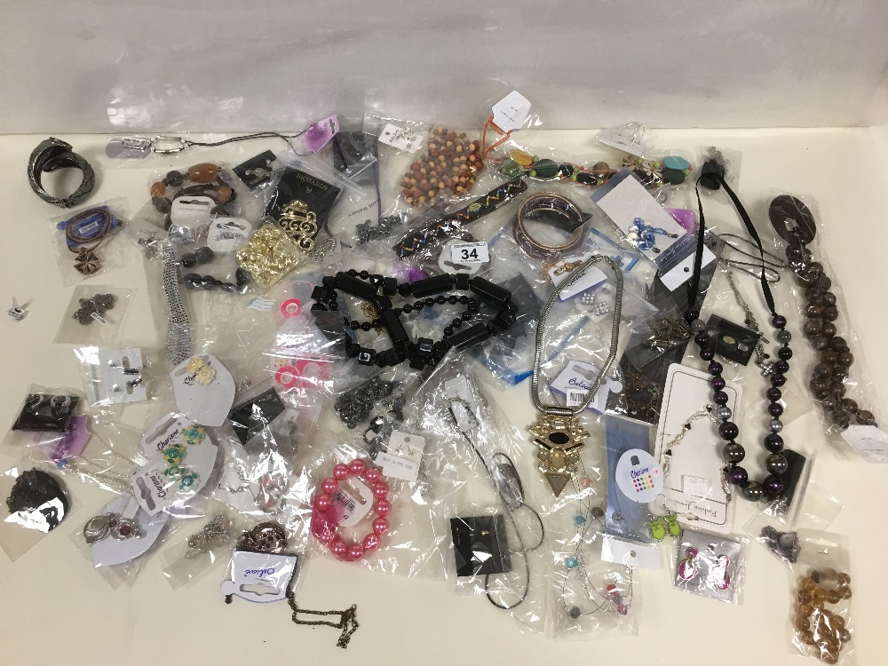 LARGE QUANTITY OF MIXED COSTUME JEWELLERY INCLUDING EARRINGS AND NECKLACES ETC