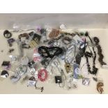 LARGE QUANTITY OF MIXED COSTUME JEWELLERY INCLUDING EARRINGS AND NECKLACES ETC