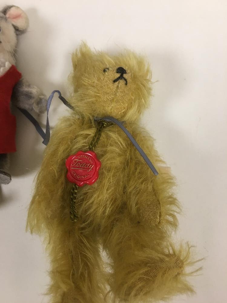 TWO HERMANN TEDDY BEARS WITH ORIGINAL LABELS, LARGEST 20CM HIGH, TOGETHER WITH ANOTHER BEAR, TWO - Image 2 of 7