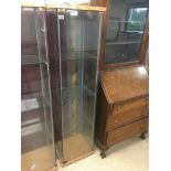 GLAZED DISPLAY CABINET WITH 3 SHELFS ALL WITH LOCKABLE KEY