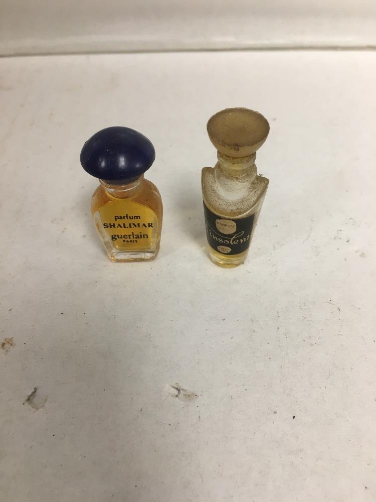 COLLECTION OF VINTAGE GLASS PERFUME BOTTLES AND ATOMIZERS, VARIOUS SHAPES AND SIZES - Image 10 of 12