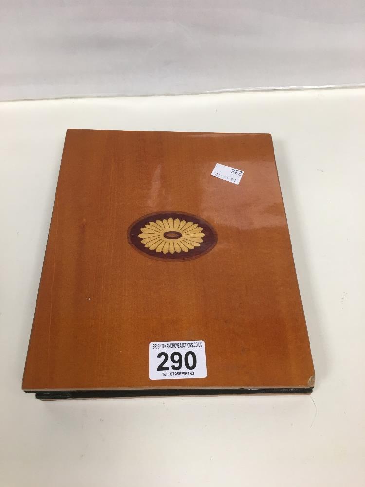 A SATINWOOD INLAY POSTCARD ALBUM WITH 29 POSTCARDS FROM THE EARLY 20TH CENTURY, INCLUDING BIRTHDAY