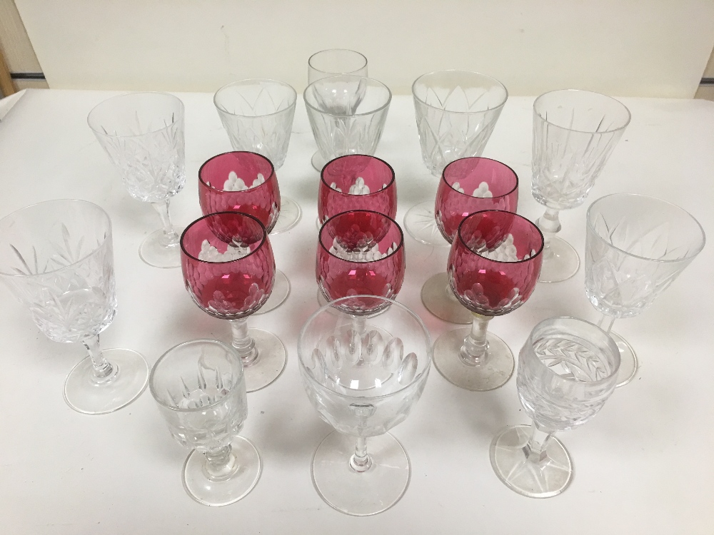 A COLLECTION OF MIXED GLASSWARE, INCLUDING A SET OF SIX CRANBERRY WINE GLASSES ETC - Image 2 of 6