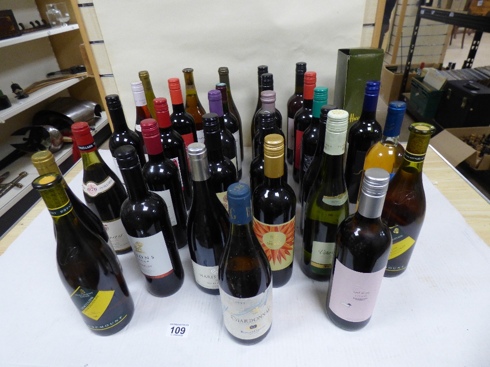 A LARGE COLLECTION OF VINTAGE WINE, APPROX 32 BOTTLES IN TOTAL